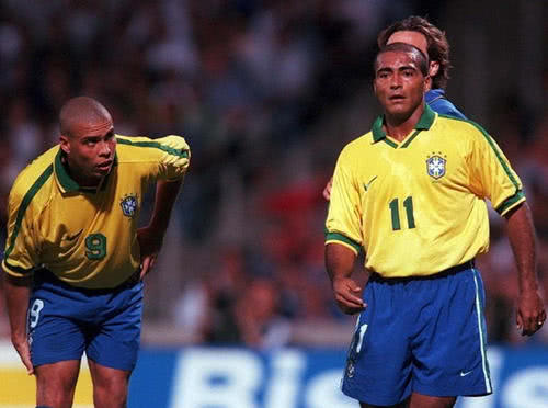 又要面对他 又要面对他